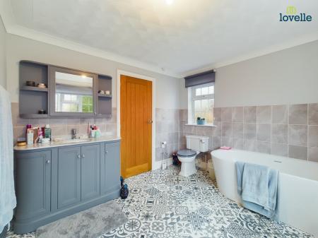 4 bedroom Detached house for sale in Homeleigh Court, Middle Rasen, LN8