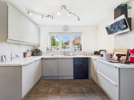 4 bedroom Detached house for sale in Kingfisher Drive, Market Rasen, LN8