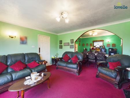 4 bedroom Detached house for sale in Lincoln Drive, Caistor, LN7