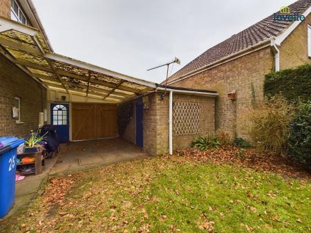 4 bedroom Detached house for sale in Lincoln Drive, Caistor, LN7