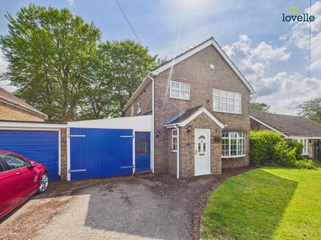 4 bedroom Detached house for sale in Lincoln Drive, Caistor, LN7