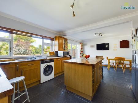 3 bedroom Detached house for sale in Manor Drive, Binbrook, LN8