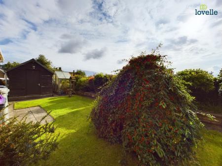 2 bedroom Semi-detached bungalow for sale in Salters Cottages, Ludford, LN8