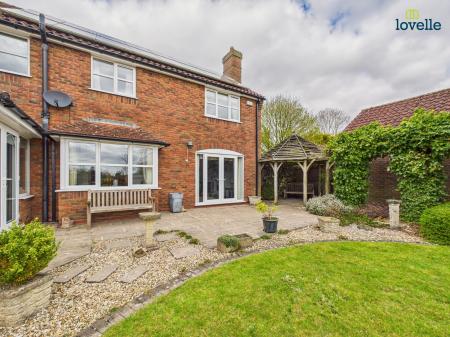 4 bedroom Detached house for sale in Springfields, Tealby, LN8