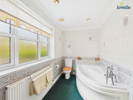 4 bedroom Detached house for sale in Springfields, Tealby, LN8