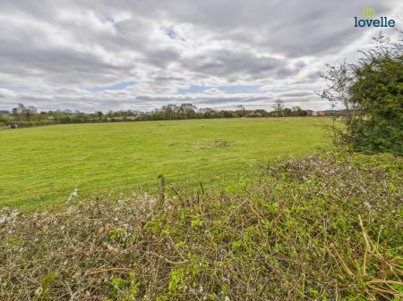 4 bedroom Detached house for sale in Springfields, Tealby, LN8