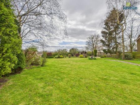 4 bedroom Detached house for sale in Springfields, Tealby, LN8