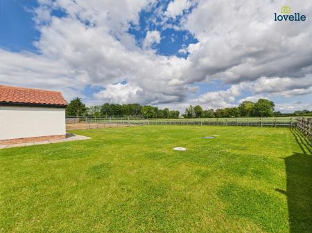 5 bedroom Detached house for sale in Folly Hill, Thornton Road, North Owersby, LN8