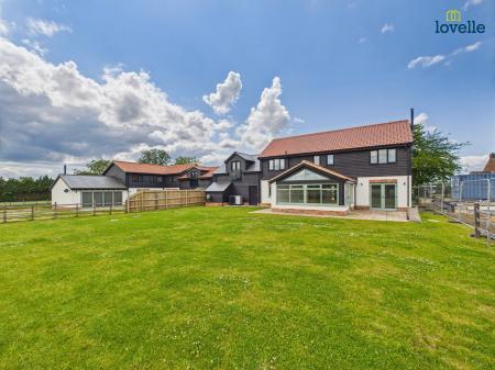 5 bedroom Detached house for sale in Folly Hill, Thornton Road, North Owersby, LN8