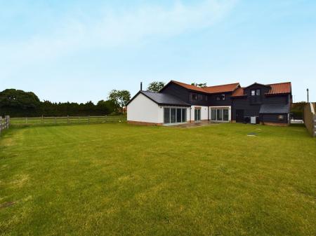 5 bedroom Detached house for sale in Thornton Road, North Owersby, LN8