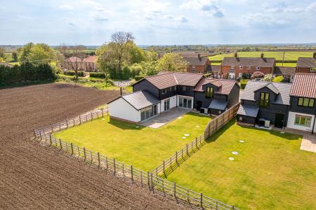 5 bedroom Detached house for sale in Thornton Road, North Owersby, LN8