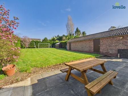 4 bedroom Detached house for sale in Lincoln Drive, Caistor, LN7