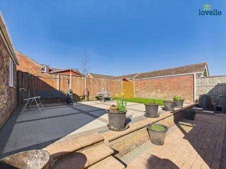 4 bedroom Detached house for sale in Dovecote, Middle Rasen, LN8