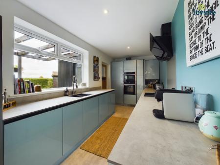 4 bedroom Detached house for sale in Legsby Road, Market Rasen, LN8