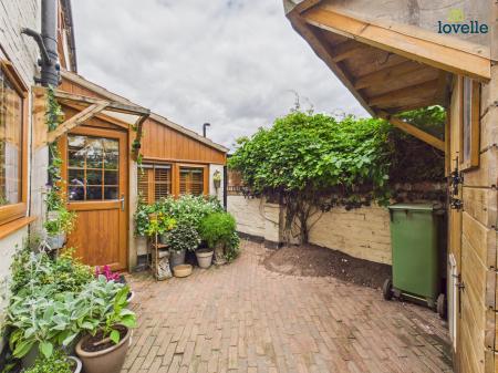 3 bedroom Semi-detached house for sale in High Street, Binbrook, LN8