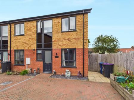 3 bedroom End of terrace house for sale in Oxford Court, Market Rasen, LN8