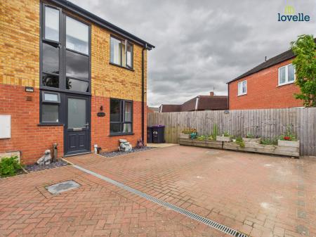 3 bedroom End of terrace house for sale in Oxford Court, Market Rasen, LN8
