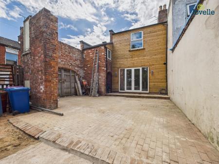 4 bedroom End of terrace house to let in Church Street, Market Rasen, LN8