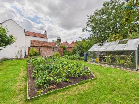 4 bedroom Detached house for sale in High Street, Waddingham, DN21