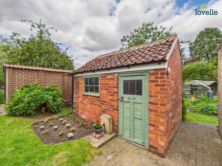 4 bedroom Detached house for sale in High Street, Waddingham, DN21