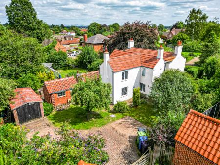 4 bedroom Detached house for sale in High Street, Waddingham, DN21