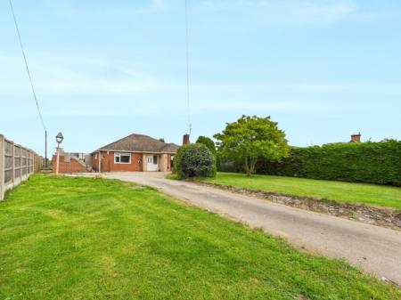 3 bedroom Detached bungalow for sale in Spridlington Road, Faldingworth, LN8