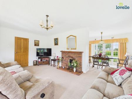 3 bedroom Detached bungalow for sale in Glen-Dell, Hatton, LN8