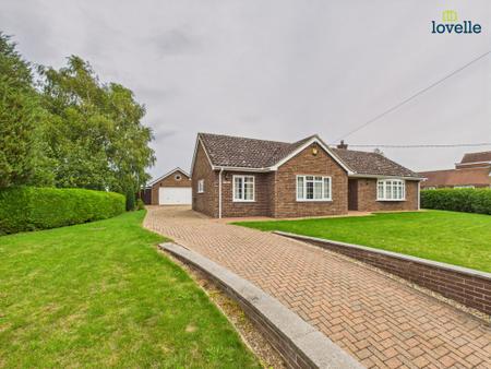 3 bedroom Detached bungalow for sale in Glen-Dell, Hatton, LN8
