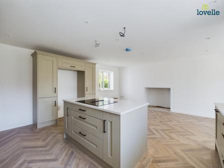 4 bedroom Detached house for sale in Gainsborough Road, Middle Rasen, LN8
