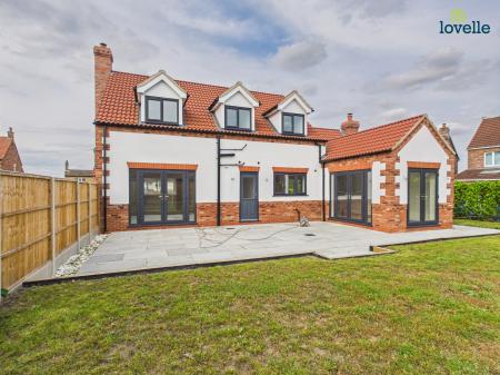 4 bedroom Detached house for sale in Gainsborough Road, Middle Rasen, LN8