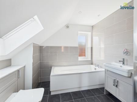 4 bedroom Detached house for sale in Gainsborough Road, Middle Rasen, LN8