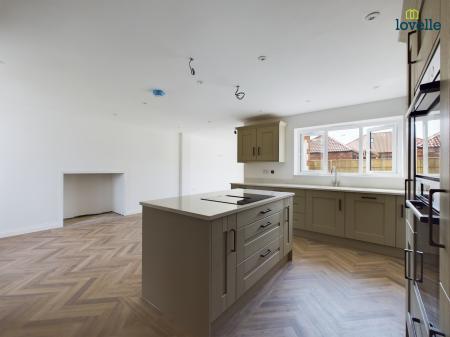 4 bedroom Detached house for sale in Gainsborough Road, Middle Rasen, LN8