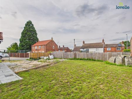 4 bedroom Detached house for sale in Gainsborough Road, Middle Rasen, LN8