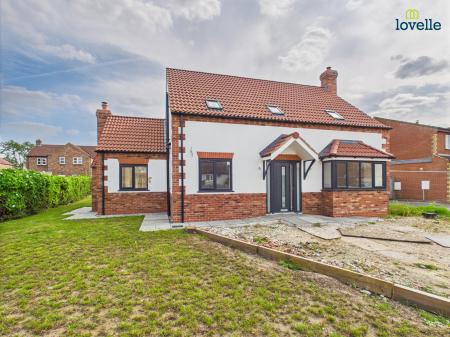 4 bedroom Detached house for sale in Gainsborough Road, Middle Rasen, LN8