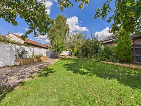 5 bedroom Detached house for sale in Church Street, Middle Rasen, LN8