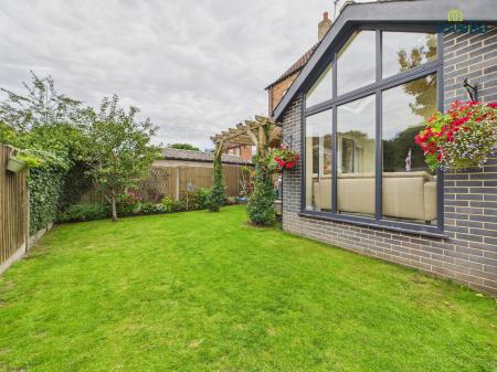 5 bedroom Detached house for sale in South Dale, Caistor, LN7