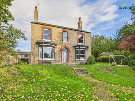 4 bedroom Detached house for sale in South Dale, Caistor, LN7