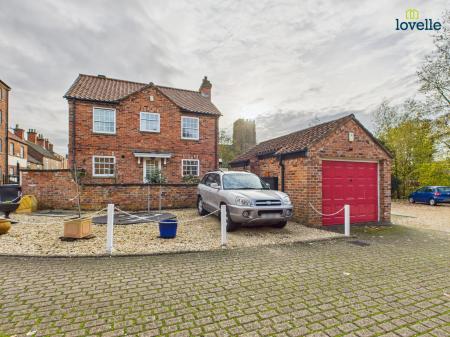 3 bedroom Detached house for sale in Caistor Road, Market Rasen, LN8