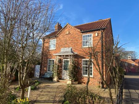 3 bedroom Detached house for sale in Caistor Road, Market Rasen, LN8