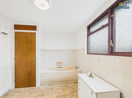 3 bedroom Detached house for sale in Walesby Road, Market Rasen, LN8