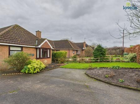 3 bedroom Detached bungalow for sale in Main Street, Kirkby cum Osgodby, LN8