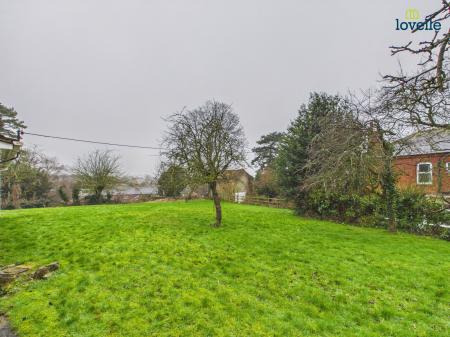 4 bedroom Detached bungalow to let in Castle Hill, Caistor, LN7