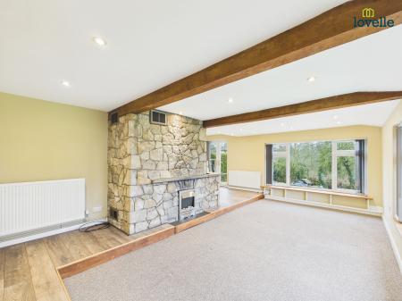 4 bedroom Detached bungalow to let in Castle Hill, Caistor, LN7