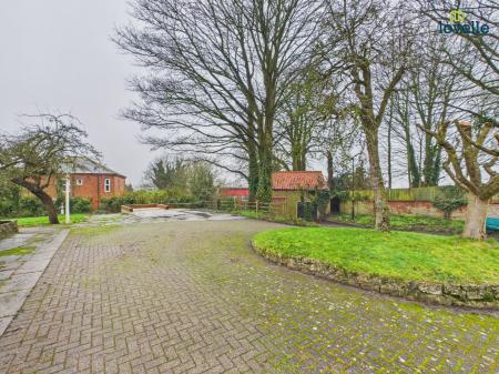 4 bedroom Detached bungalow to let in Castle Hill, Caistor, LN7