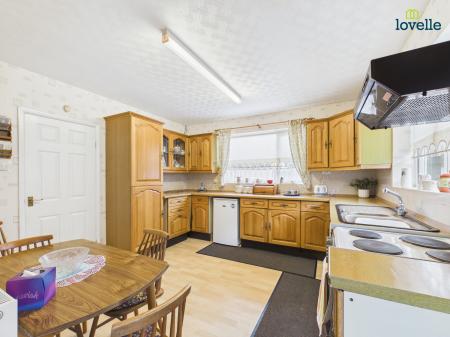 2 bedroom Detached bungalow for sale in Mill Road, Market Rasen, LN8