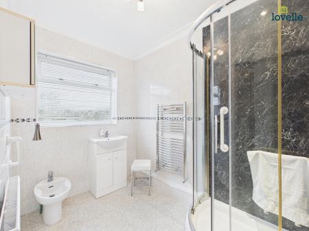 2 bedroom Detached bungalow for sale in Mill Road, Market Rasen, LN8