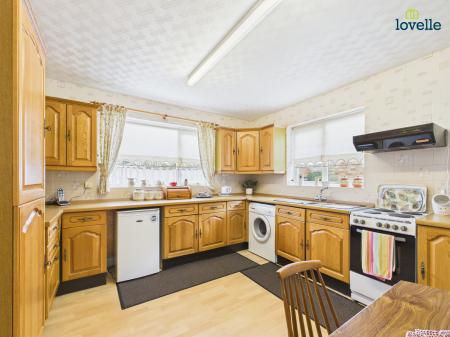 2 bedroom Detached bungalow for sale in Mill Road, Market Rasen, LN8