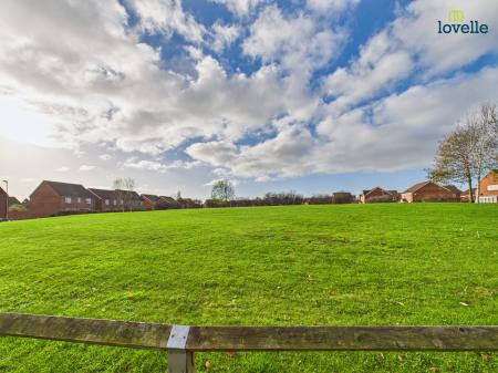 3 bedroom Semi-detached house to let in Kingfisher Drive, Market Rasen, LN8