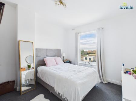 2 bedroom Terraced House to let in Barrow Road, New Holland, DN19