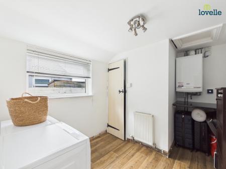 2 bedroom Terraced House to let in Barrow Road, New Holland, DN19